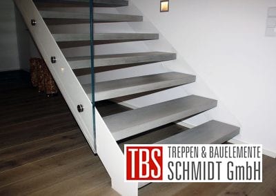 Glasgelaender der Blechwangentreppe Koeln der Firma TBS Schmidt GmbH