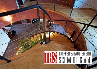 Das Edelstahlgelaender der Blechwangentreppe Wiesbaden der Firma TBS Schmidt GmbH