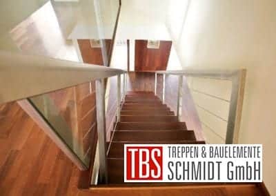 Das Treppengelaender der Faltwerktreppe Siegen der Firma TBS Schmidt GmbH