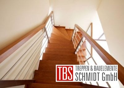Das Treppengelaender der Faltwerktreppe Tuebingen der Firma TBS Schmidt GmbH