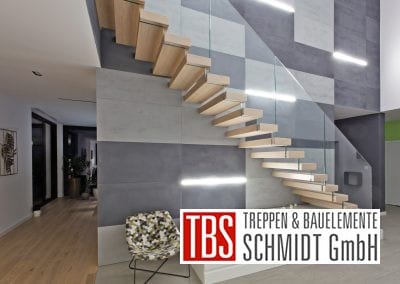 Das Glasgelaender der Kragarmtreppe Kaiserslautern der Firma TBS Schmidt GmbH