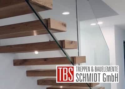 Das Glasgelaender der Kragarmtreppe Crailsheim der Firma TBS Schmidt GmbH