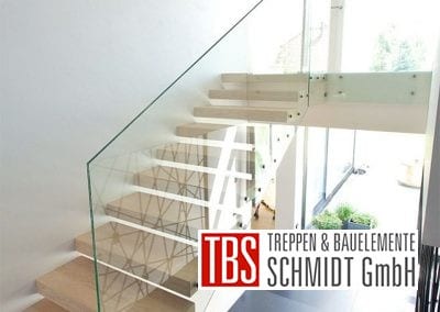 Glasgelaender an der Kragarmtreppe Hessen der Firma TBS Schmidt GmbH