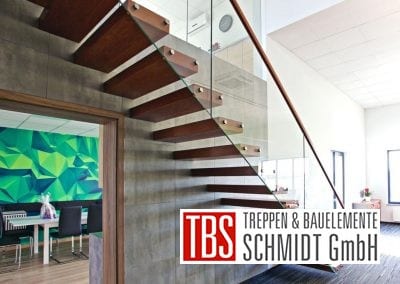 Das Glasgelaender der Kragarmtreppe Baden Wuerttemberg der Firma TBS Schmidt GmbH