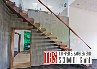 Die Seitenansicht der Kragarmtreppe Baden Wuerttemberg der Firma TBS Schmidt GmbH