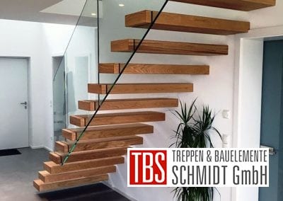 Die Rueckansicht der Kragarmtreppe Saulheim der Firma TBS Schmidt GmbH