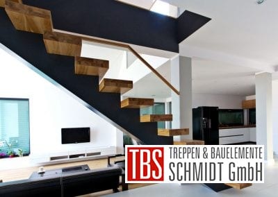 Seitenansicht der Mittelholmtreppe Minden der Firma TBS Schmidt GmbH