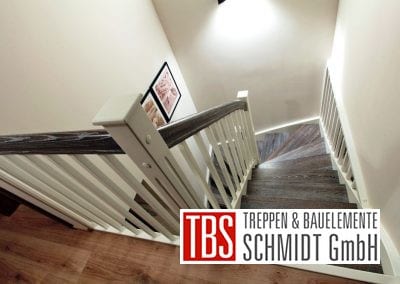 Das Galeriegelaender der Color-Wangentreppe Bad Homburg der Firma TBS Schmidt GmbH