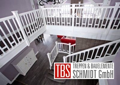 Galerieblick auf die Color-Wangentreppe Grevenbroich der Firma TBS Schmidt GmbH