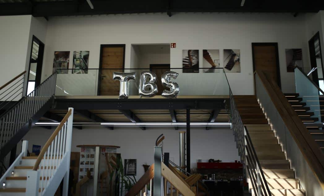 Einweihungsfeier unseres Neubaus – Showroom mit Produktionshalle