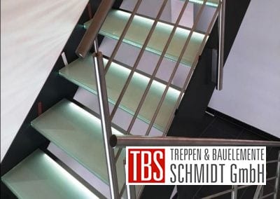Das Edelstahlgelaender der Glastreppe Hirchenbach der Firma TBS Schmidt GmbH