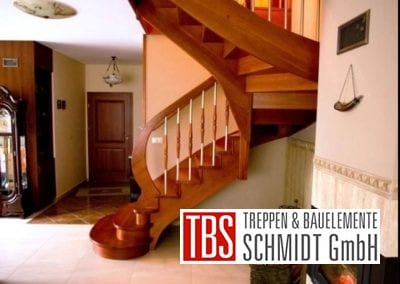 Seitenansicht Wangentreppe Ibbenbuehren der Firma TBS Schmidt GmbH