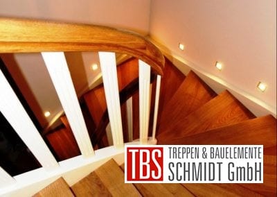 Halbgewendelte Color-Wangentreppe Magdeburg der Firma TBS Schmidt GmbH