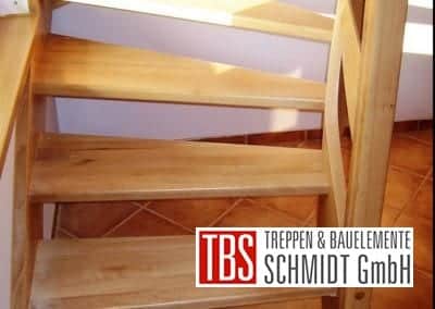 Viertelgewendelte Wangentreppe Neustadt der Firma TBS Schmidt GmbH