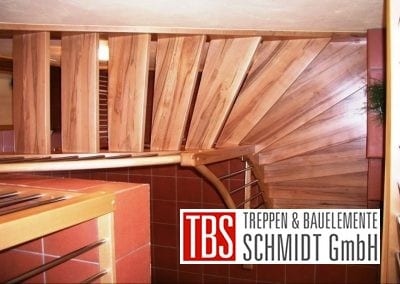 Viertelgewendelte Wangentreppe Nohfelden der Firma TBS Schmidt GmbH