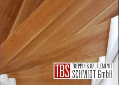 Holzstruktur der Color-Wangentreppe Wolfenbuettel der Firma TBS Schmidt GmbH