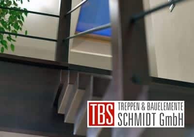 Treppengelaender der Mittelholmtreppe Bochum der Firma TBS Schmidt GmbH