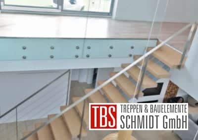 Das Treppengelaender der Mittelholmtreppe Dueren der Firma TBS Schmidt GmbH