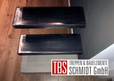 Die Antrittsstufe der Kragarmtreppe Homburg der Firma TBS Schmidt GmbH