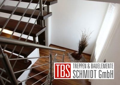 Halbgewendelte Bolzentreppe Kiel der Firma TBS Schmidt GmbH