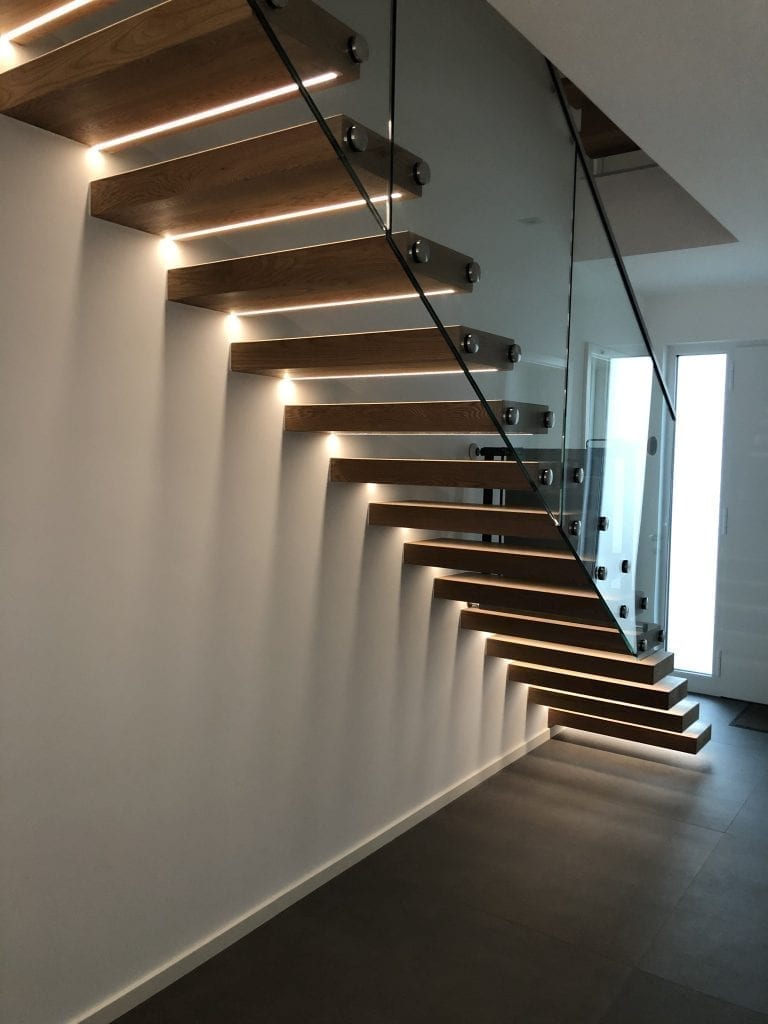 LED Beleuchtung Kragarmtreppe Taunusstein der Firma TBS Schmidt GmbH