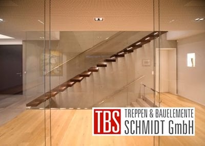 Seitenansicht Kragarmtreppe Trier der Firma TBS Schmidt GmbH