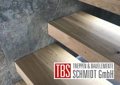 Stufen Kragarmtreppe St. Ingbert der Firma TBS Schmidt GmbH