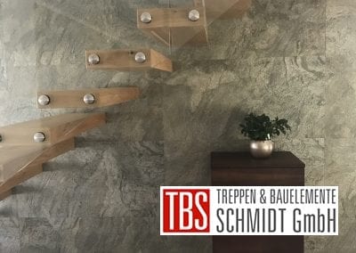 Glasgelaender Kragarmtreppe St. Ingbert der Firma TBS Schmidt GmbH