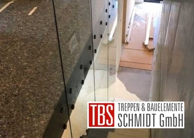 Montagebild Glaswand Kragarmtreppe Kirkel der Firma TBS Schmidt GmbH