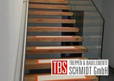 Kragarmtreppe Edelstahl- und Glasgelaender Treppenmontage der Firma TBS Schmidt GmbH