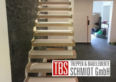 Kragarmtreppe mit LED Beleuchtung Treppenmontage der Firma TBS Schmidt GmbH