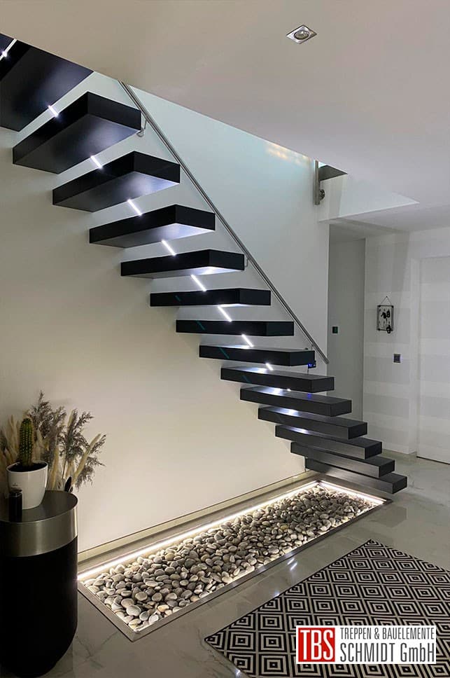 Seitenansicht Kragarmtreppe Eisenberg der Firma TBS Schmidt GmbH