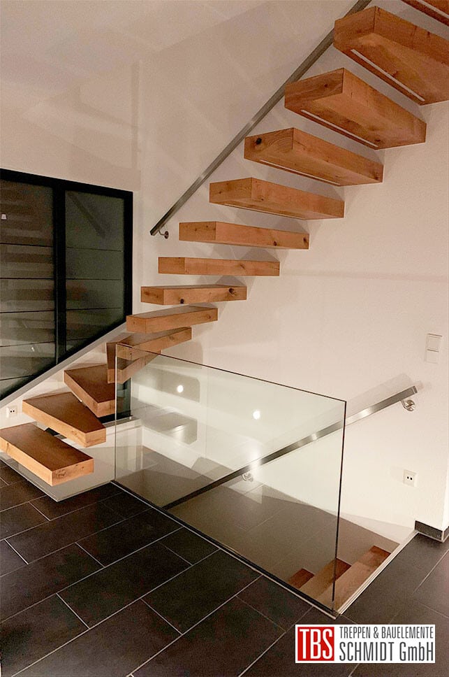 LED Beleuchtung Kragarmtreppe Rodgau der Firma TBS Schmidt GmbH