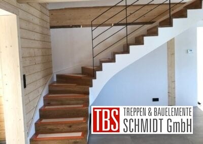 Montagebild aufgesattelte Wangentreppe in Faltwerkoptik TBS Schmidt GmbH