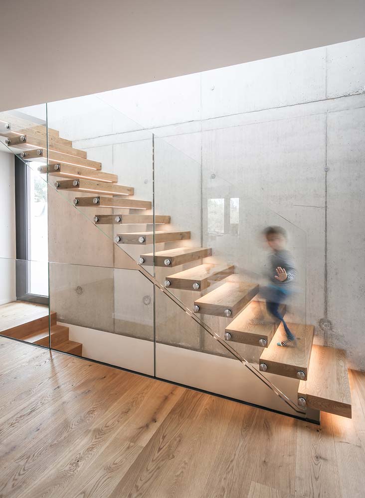 kragarmtreppen-glasgeleander-komplett Kragarmtreppen Glasgeleander Komplettansicht