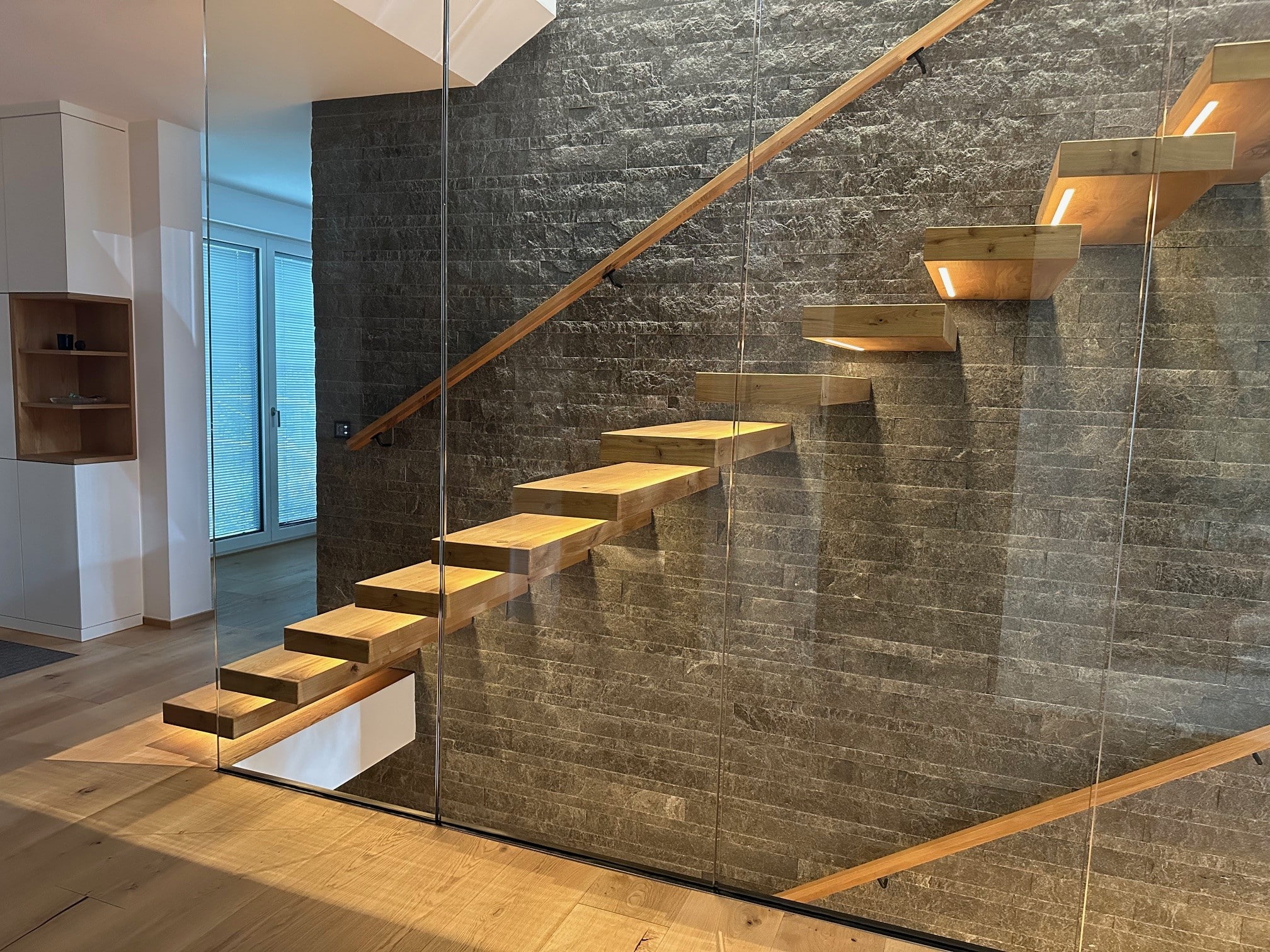 Glaswand der Kragarmtreppe in Bonn