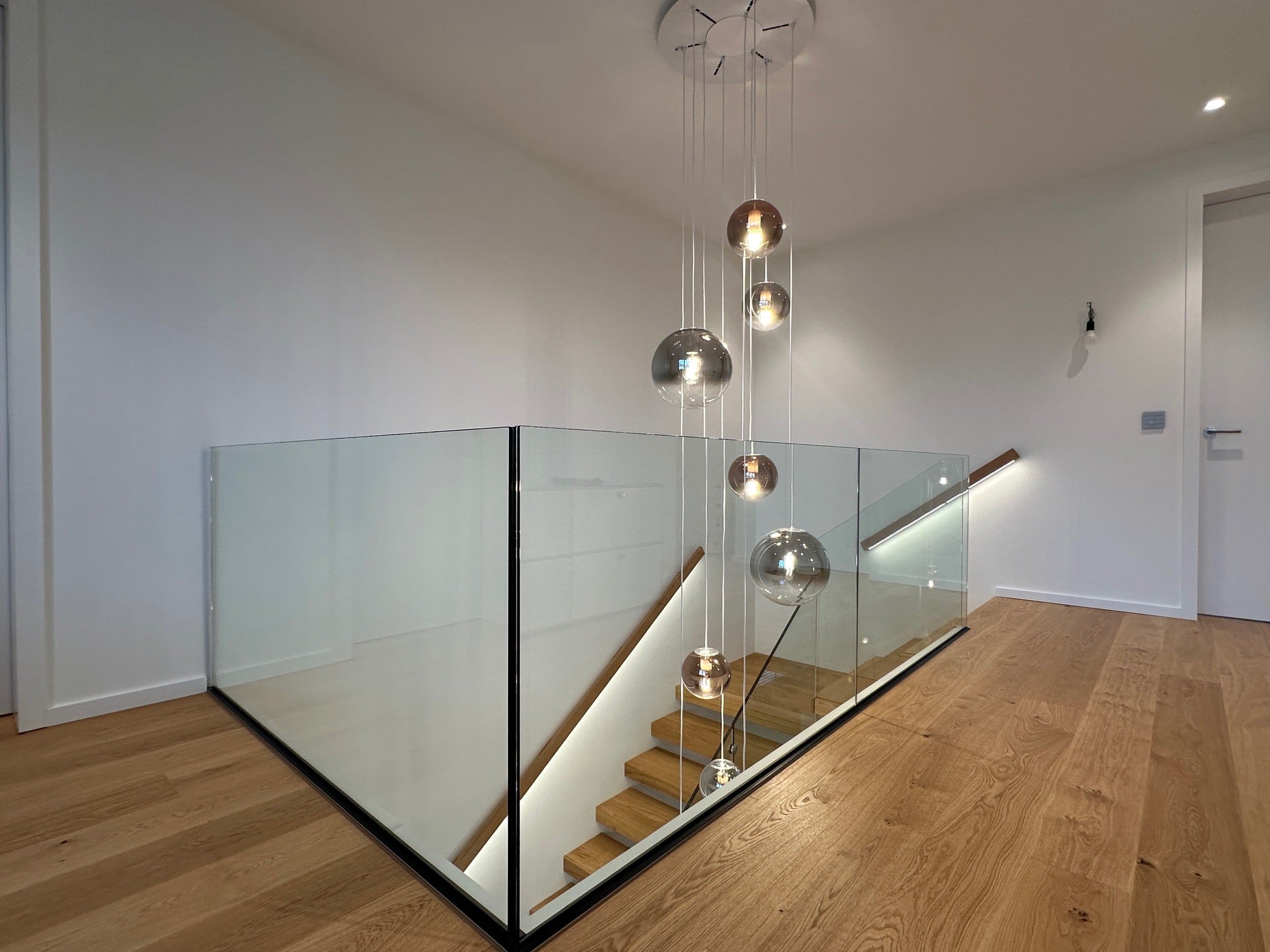 Glasgelaender Abschluss Kragarmtreppe Bensheim