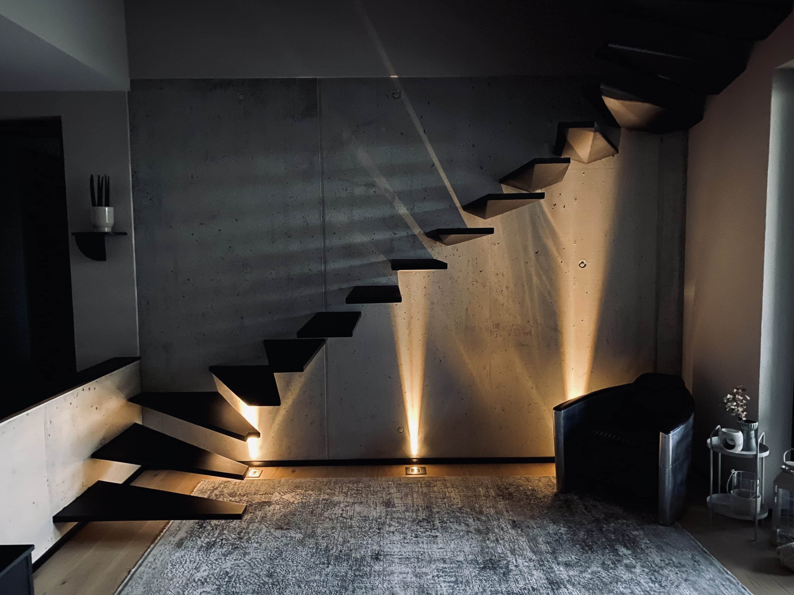 Beleuchtete Kragarmtreppe Biebelsheim