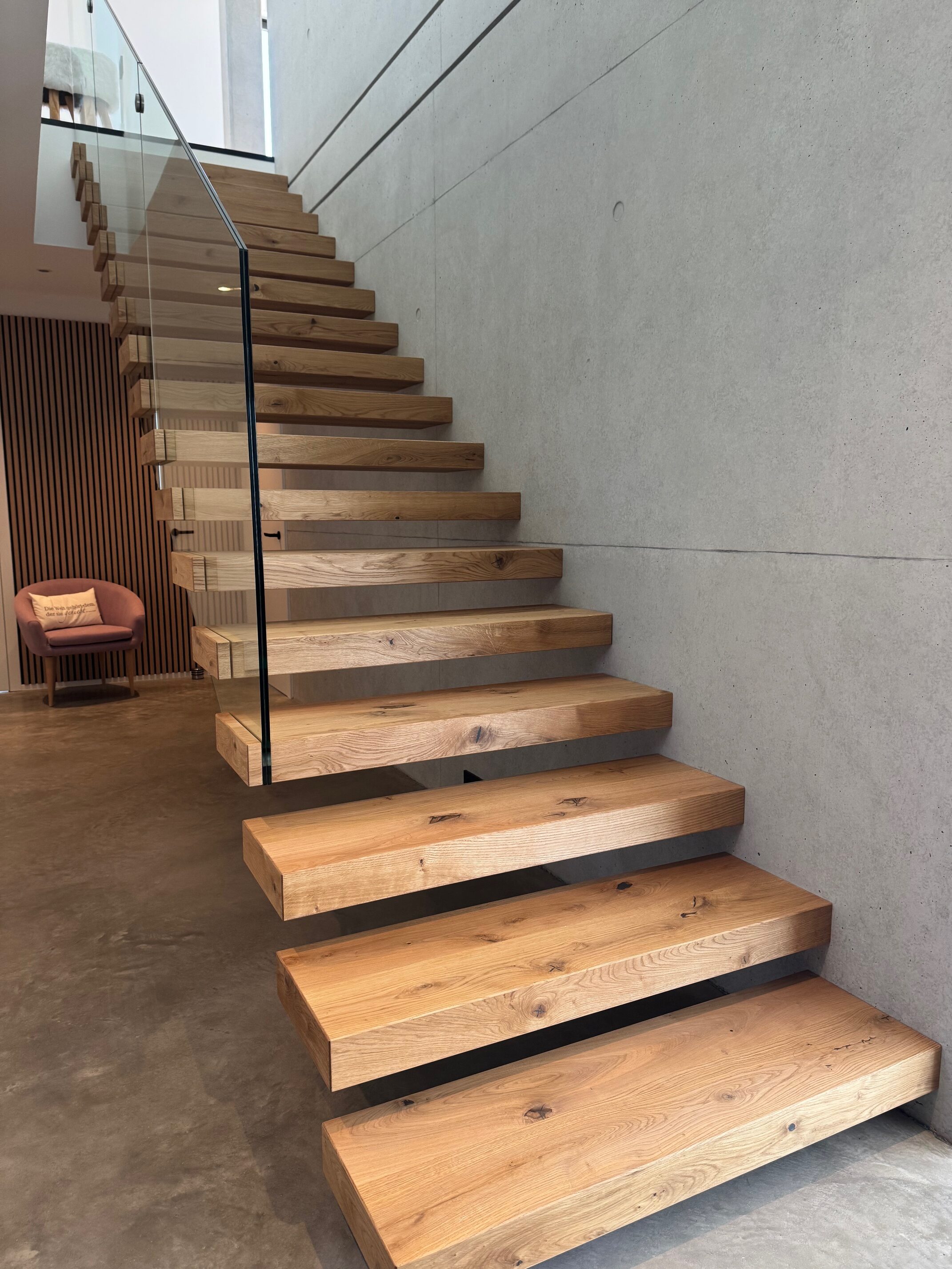 Eichenstufen einer Kragarmtreppe in Bensheim