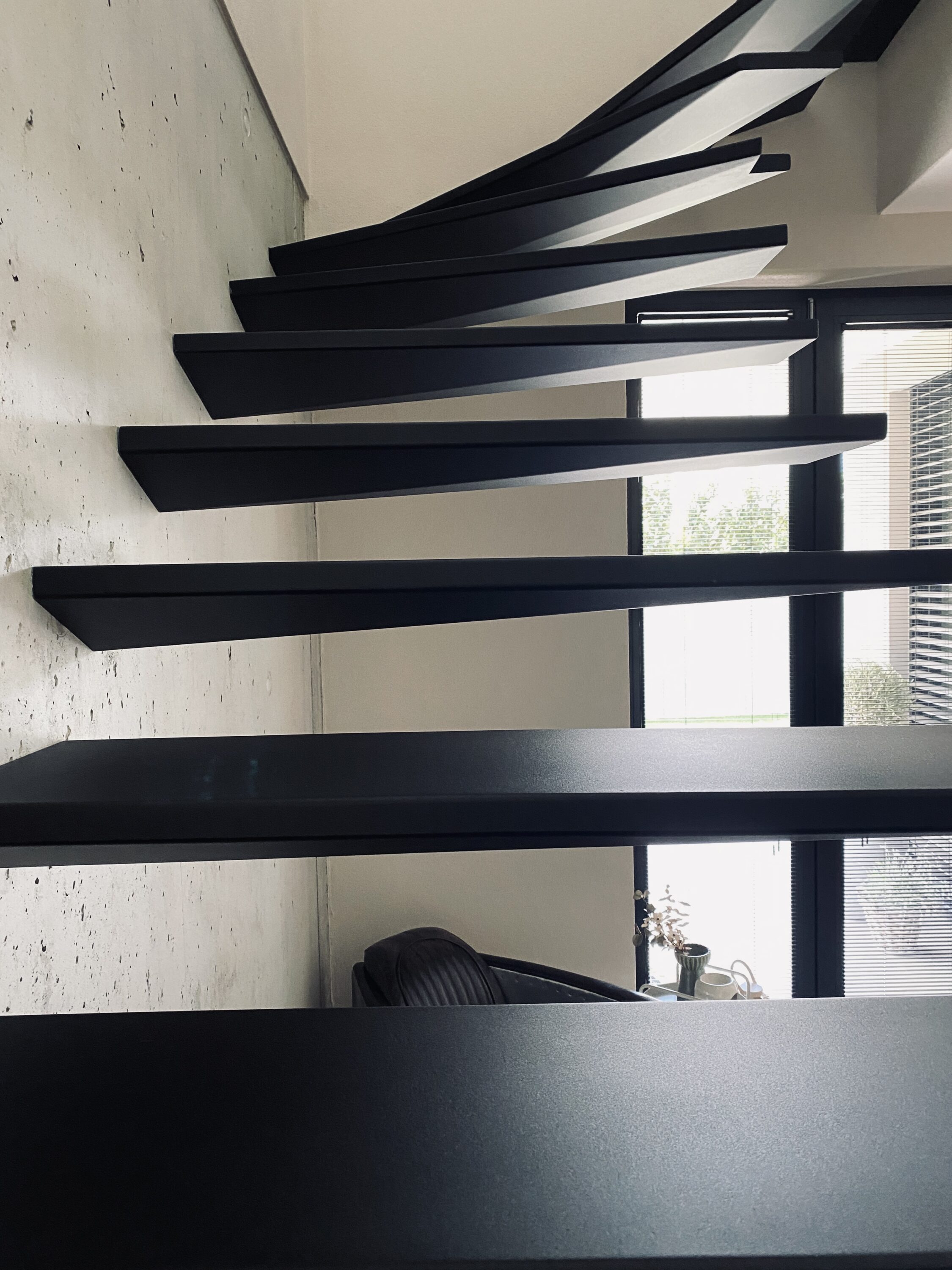 stahlblechstufen der Kragarmtreppe biebelsheim